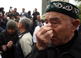 77-летний житель Мухтар Кабдулгазиев. Алматы, 28 апреля 2012 года.