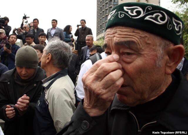 77-летний житель Мухтар Кабдулгазиев. Алматы, 28 апреля 2012 года.