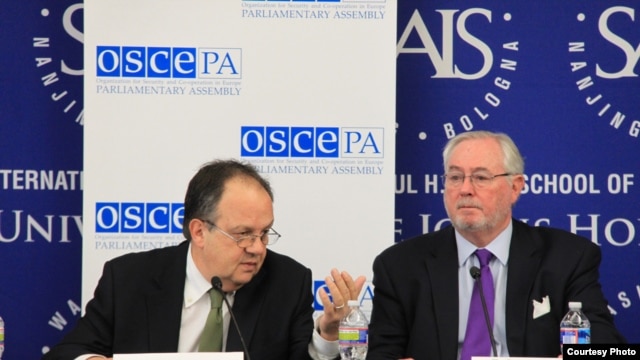 Joao Soares (left), the head of the OSCE Parliamentary Assembly's U.S. election observation mission, and Spencer Oliver, the OSCE Parliamentary Assembly's secretary-general, at a press conference in Washington.