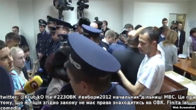 Radio Svoboda’s live-streaming from contested electoral district No.223 in Kyiv was snapped up by major news sites in the country.