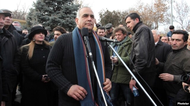 Armenia - Opposition presidential candidate Raffi Hovannisian addresses supporters in Yerevan's Liberty Square, 19Feb2013.