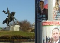 A Tiraspol street festooned with campaign posters during the December legislative elections (RFE/RL)