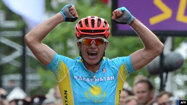 Kazakhstan's Alexandr Vinokourov celebrates as he crosses the finish line after winning the men's cycling road race event in London.