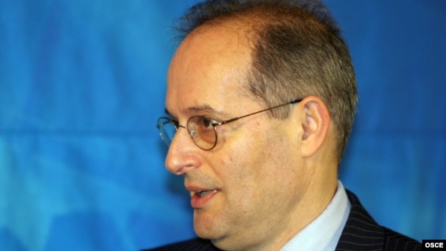 Miklos Haraszti 