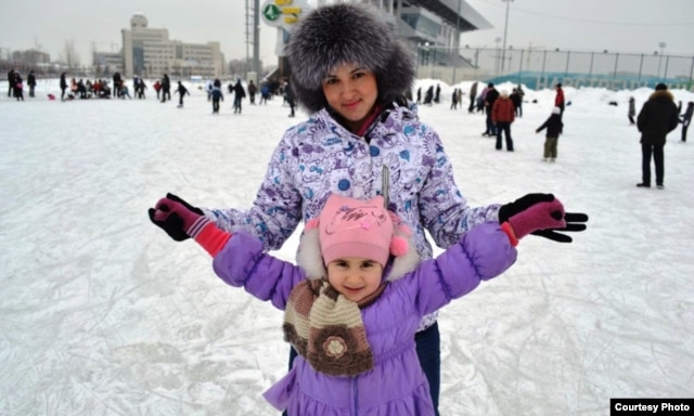 Laysan Akhmetova and her daughter
