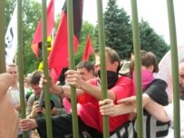 Anti-G8 demonstrators were unable to leave the Kirov Stadium (RFE/RL)