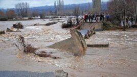 Foto nga vërshimi i një lumi në pjesë lindore të Maqedonisë
