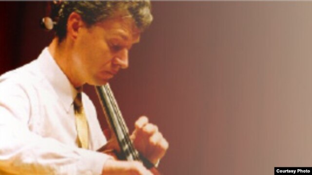 Violoncelistul Robert Nagy