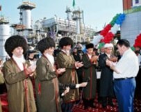 Turkmen President Saparmurat Niyazov prays with religious leaders at the opening of a new gas compressor station in 2005 (ITAR-TASS)