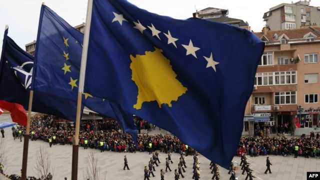 კოსოვოს და ევროკავშირის დროშები