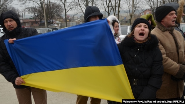 Simferopol protests against Ukrainian TV Channels being banned ~~