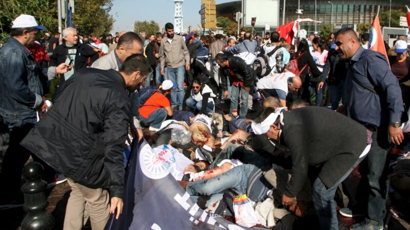 В Анкаре при взрывах погибли не менее 20 человек 