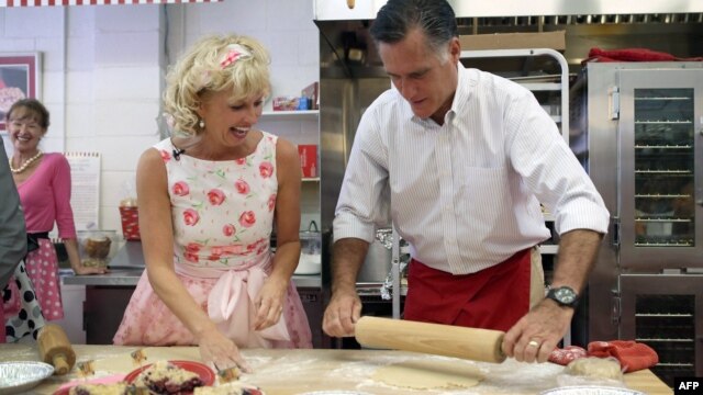 Mit Romni na jednoj od stanica predsedničke kampanje - pekari u Mičigenu, jul 2012.