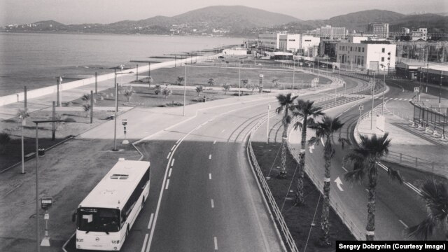 5998CCE9-70AD-4F56-8796-90750FA9205B_w64