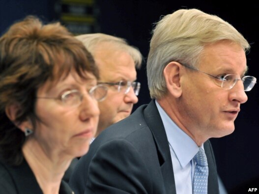 Şwesiýanyň Daşary işler ministri Karl Bildt: 'Owganystandan harbylaryň çykarylmagy baradaky strategiýa dogrusynda haýsydyr bir gepleşik Talyplaryň bähbidine bolar.'