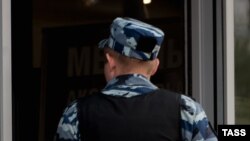 Сотрудник полиции России. Иллюстративное фото.