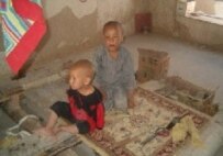 Child opium addicts in Kabul (file photo) (RFE/RL)