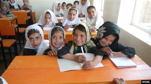 Afghan schoolchildren (file photo)