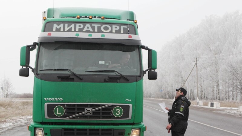 Россия установила плату за проезд грузовиков из Латвии и Литвы