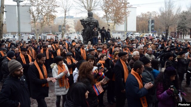 Armenia - Supporters of opposition presidential candidate Raffi Hovannisian at a campaign rally in Yerevan, 21Jan2013.