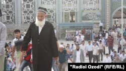 Muslim worshipers in Dushanbe, Tajikistan, celebrate the Eid al-Fitr holiday, in this file photo taken August 8, 2013.