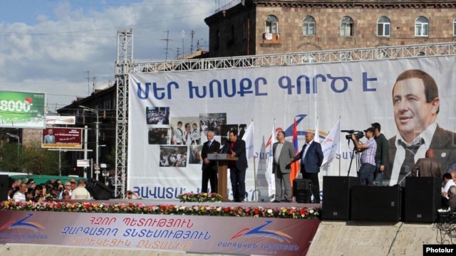 Armenia - Prosperous Armenia Party leader Gagik Tsarukian addresses a campaign rally in Yerevan, 21Apr2012.