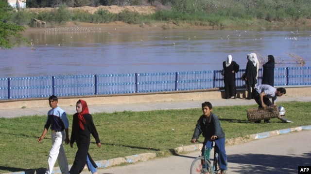 نمایی از رود کارون در شهر اهواز