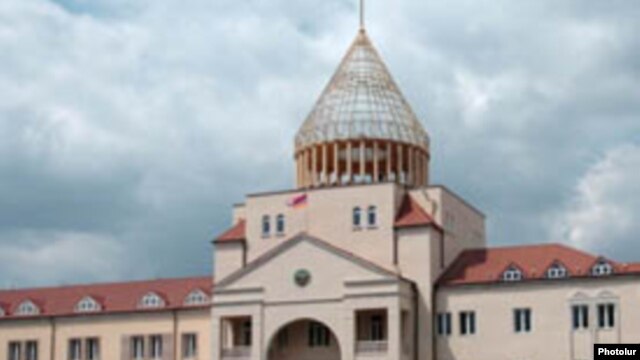 ԼՂ Ազգային ժողովի շենքը Ստեփանակերտում:
