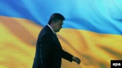 Freedom House accuses President Viktor Yanukovych of "systematically breaking down critical checks and balances" in Ukraine.