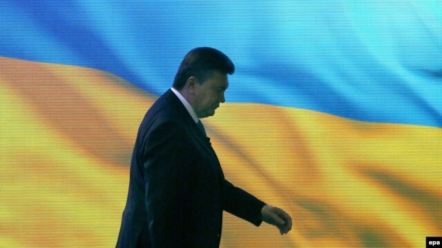 Freedom House accuses President Viktor Yanukovych of "systematically breaking down critical checks and balances" in Ukraine.