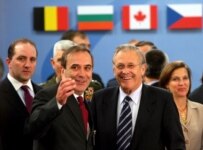 Spanish Defense Minister Jose Antonio Alonso (left) talks to U.S. Defense Secretary Donald Rumsfeld prior to today's meeting (epa)