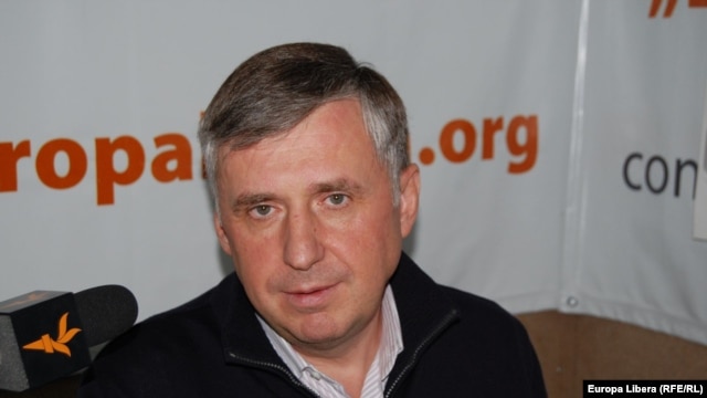 Ion Sturza în studioul Europei Libere la Chișinău