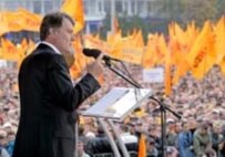 Ukraine's Viktor Yushchenko speaking before a rally during last year's presidential campaign