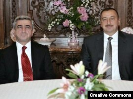 Czech Republic -- Presidents of Armenia and Azerbaijan Serzh Sarkisian (L) and Ilham Aliyev meet in Prague, 07May2009