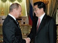 Putin (left) and Hu in Moscow on March 26. (ITAR-TASS)