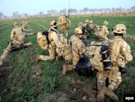 Afghanistan -- British soldiers take position during Operation Moshtarak, Helmand Province, 13Feb2010