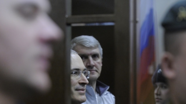 Михаил Ходорковский и Платон Лебедев слушают приговор