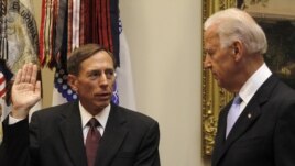 David Petraeus gjatë ceremonisë së betimit në Washington me rastin e marrjes së postit si drejtor i CIA-s