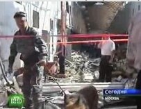 Investigators at the site of the blast in Moscow's Cherkizovsky market (TV screen shot)