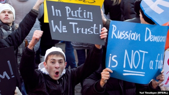 Members of the pro-Kremlin youth group Nashi hold a rally in Moscow late last year. 