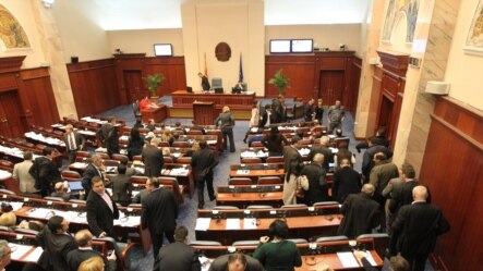 Опозицијата се врати во Собранието на 02 март 2013, по неколкумесечната пауза заради настаните на 24 декември. 