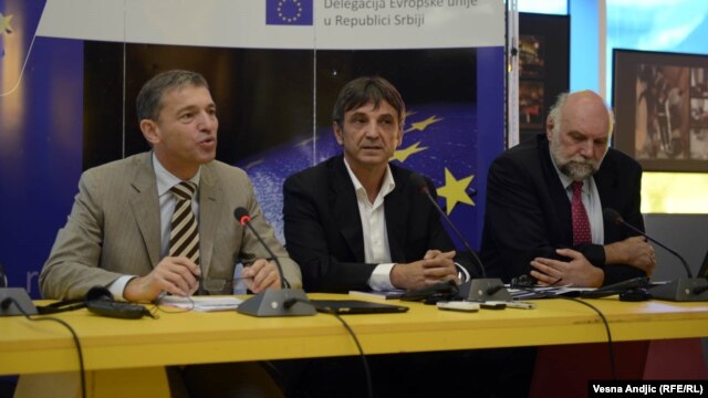 Vensan Dežer, šef Delegacije EU u Srbiji na predstavljanju ankete