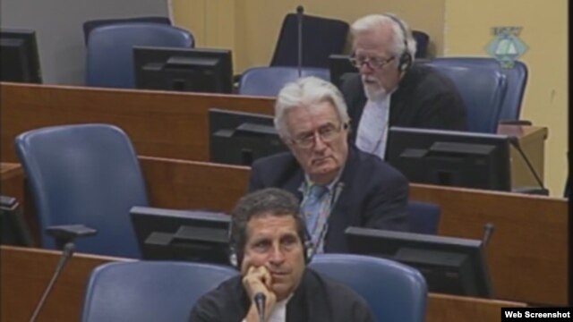 Radovan Karadžić s pravnim savjetnicima