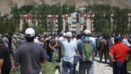 Khorugh residents at a central square on August 22 protest reports of the Tajik authorities' killing of former rebel field commander Imomnazar Imomnazarov.