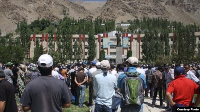 People in Khorugh protest against the killing of Imomnazar Imomnazarov outside the main administrative building  on August 22.