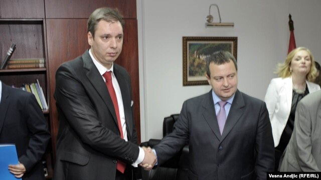 Aleksandar Vučić i Ivica Dačić prilikom potpisivanja koalicionog sporazuma, juli 2012.
