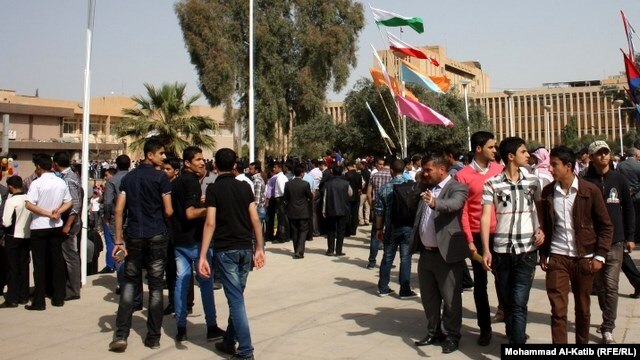 طلاب في جامعة الموصل