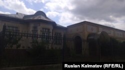Дом кыргызского предпринимателя Кадыржана Батырова в Джалал-Абаде.