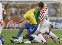 Croatia struggles to contain Brazil's Ronaldo (epa)