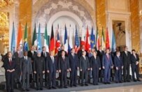 G8 leaders pose for a group final after today's final session (epa)